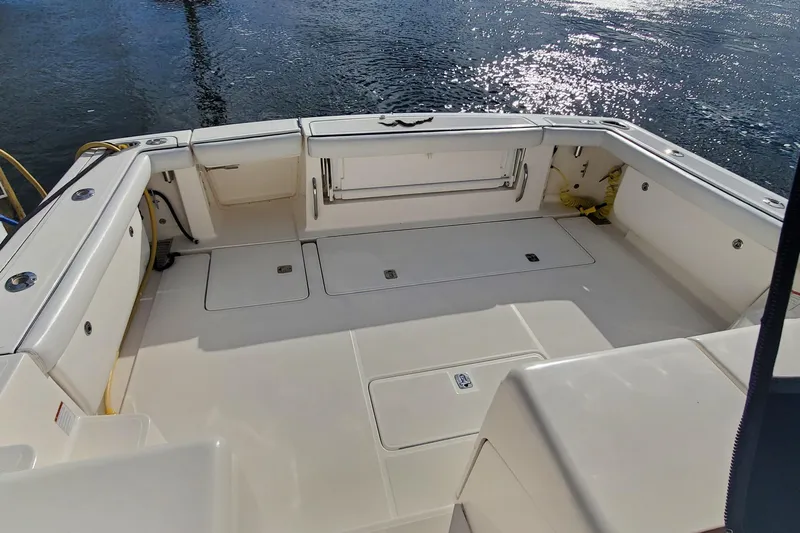 Cruse Yacht Photos Pics 2006 Tiara Yachts 4200 Open boat deck with spacious seating and storage.