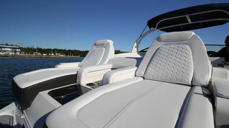 Finding Dori Yacht Photos Pics 2017 Sea Ray SDX 290 Outboard boat with luxurious seating on a sunny day.