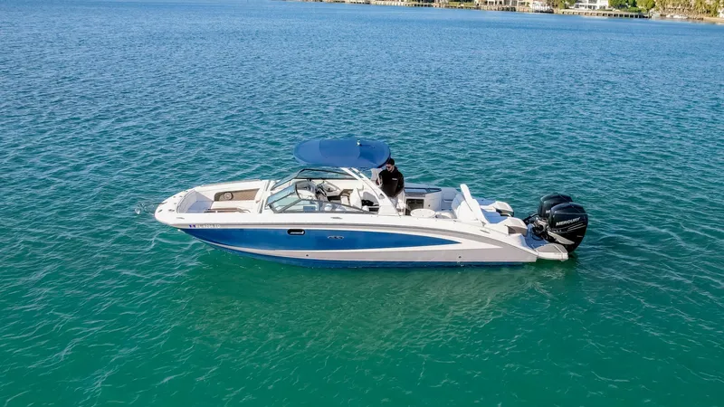 Finding Dori Yacht Photos Pics 2017 Sea Ray SDX 290 Outboard boat on clear blue water.