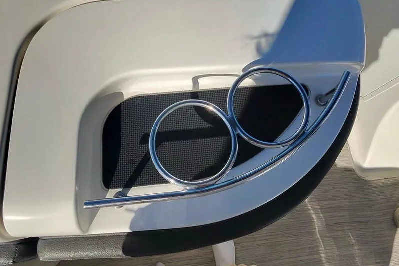 Finding Dori Yacht Photos Pics Cup holders on a 2017 Sea Ray SDX 290 Outboard boat.