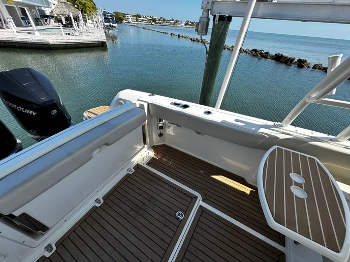  Yacht Photos Pics 2019 Boston Whaler 270 Vantage boat interior with wooden deck and seating area.