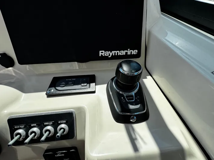  Yacht Photos Pics Control panel of 2019 Boston Whaler 270 Vantage with Raymarine equipment.