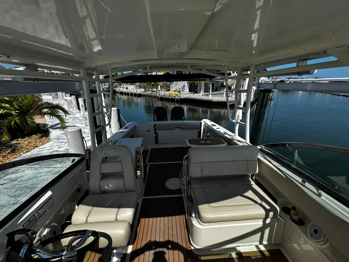  Yacht Photos Pics 2019 Boston Whaler 270 Vantage interior with seating and water view.
