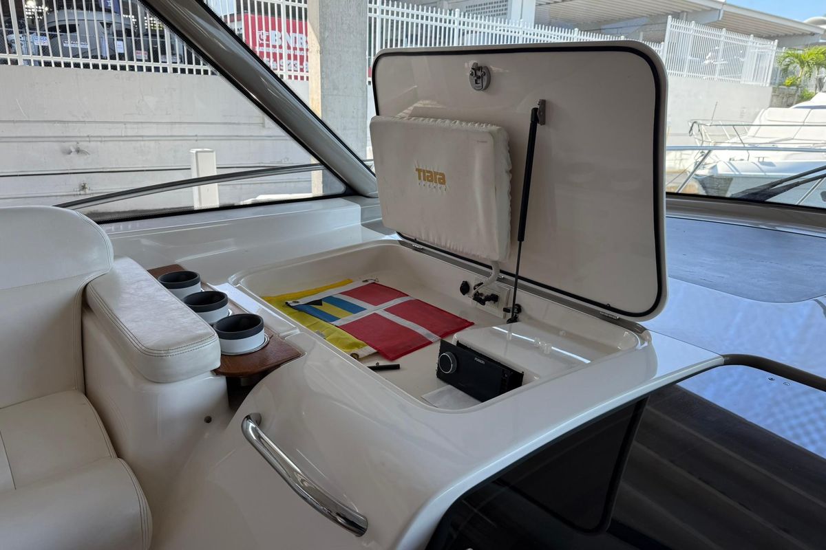 2011 Tiara Yachts 44 