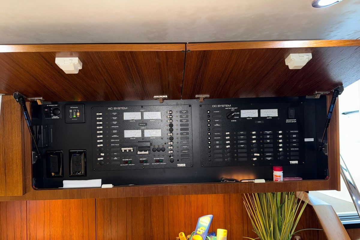 2011 Tiara Yachts 44 