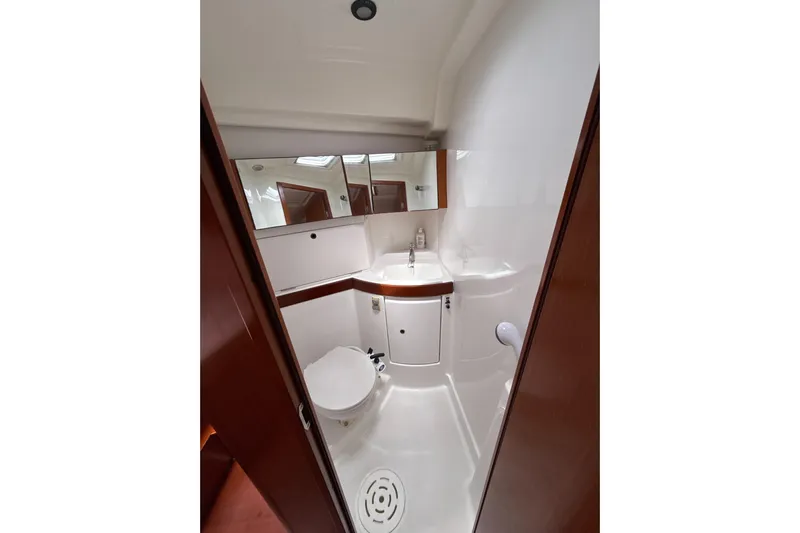 Vision 360 Yacht Photos Pics Beneteau First 435 2012 yacht bathroom with modern fixtures and compact design.