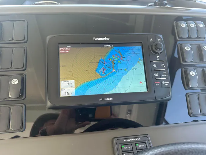 Le Bon Vie Yacht Photos Pics GPS Chart Plotter & Radar