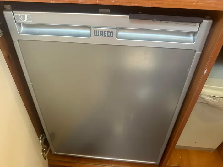 Le Bon Vie Yacht Photos Pics Galley Fridge