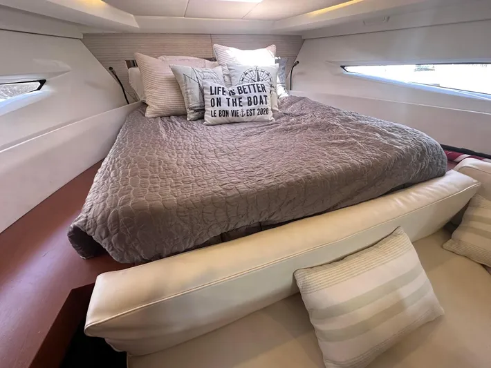 Le Bon Vie Yacht Photos Pics Owners Island Berth