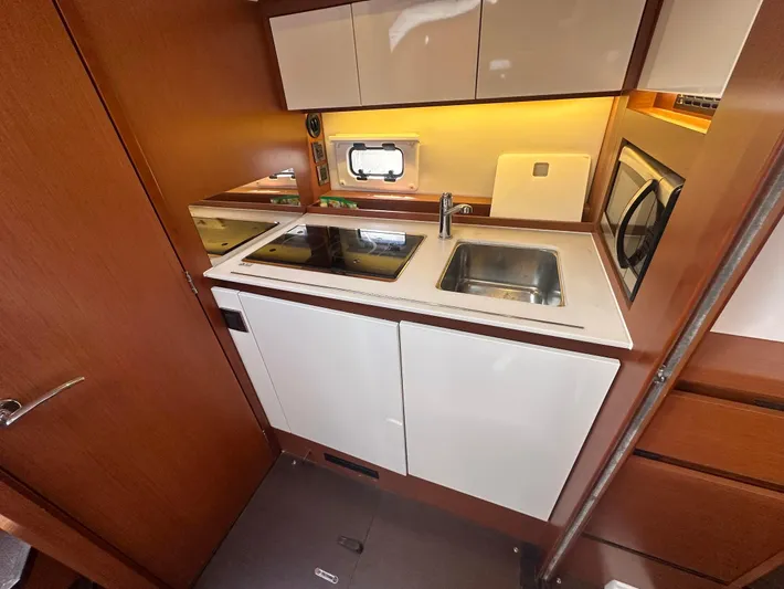 Le Bon Vie Yacht Photos Pics Galley