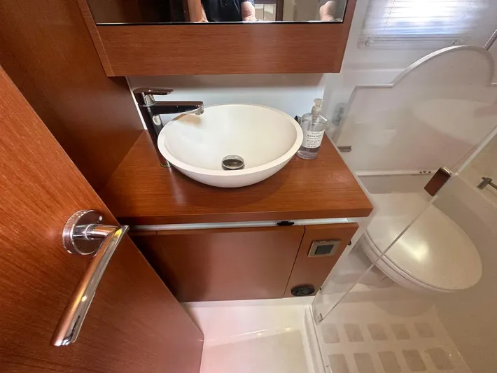 Le Bon Vie Yacht Photos Pics Head With Shower