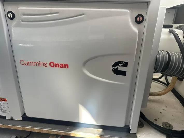 Le Bon Vie Yacht Photos Pics Onan Diesel Generator