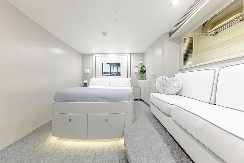 My Star Yacht Photos Pics Luxurious bedroom interior of 1994 Alloy Yachts Sloop, featuring elegant white decor and ambient lighting.