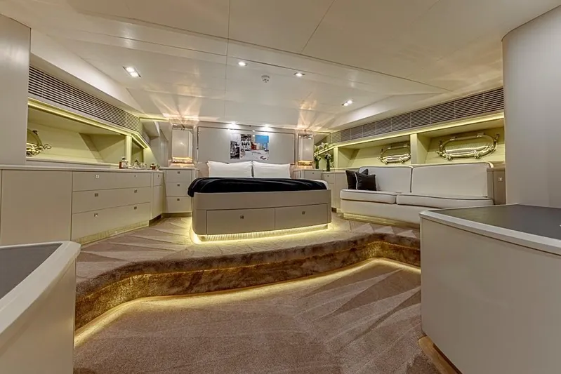 My Star Yacht Photos Pics Luxurious interior of a 1994 Alloy Yachts Sloop, featuring elegant lighting and modern furnishings.