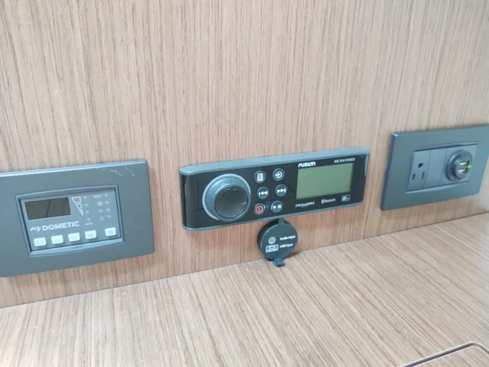 Kinsale Yacht Photos Pics Kinsale stereo and AC controls