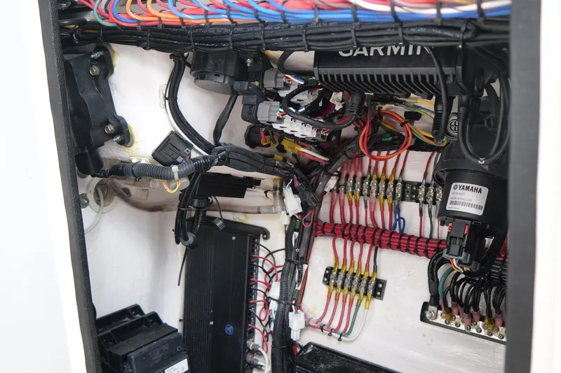  Yacht Photos Pics 2024 Contender 35 ST boat wiring and electronics, featuring Garmin and Yamaha components.