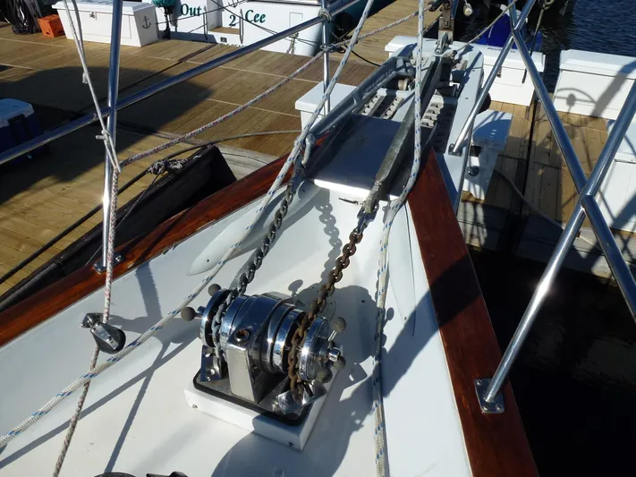 Powerless Yacht Photos Pics 