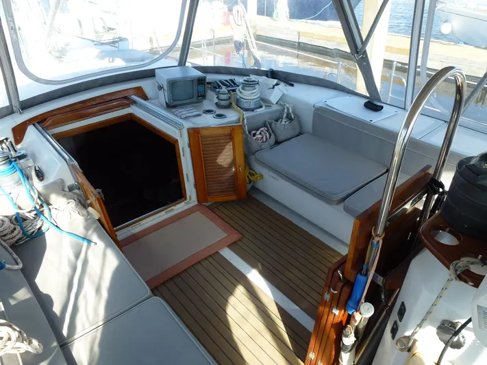 Powerless Yacht Photos Pics 