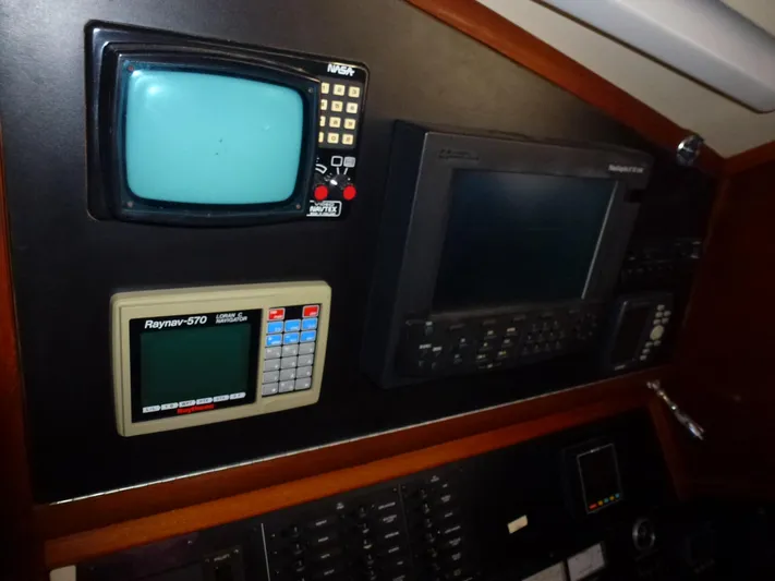 Powerless Yacht Photos Pics 