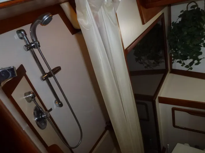 Powerless Yacht Photos Pics 