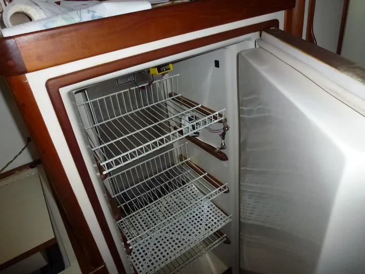 Powerless Yacht Photos Pics 