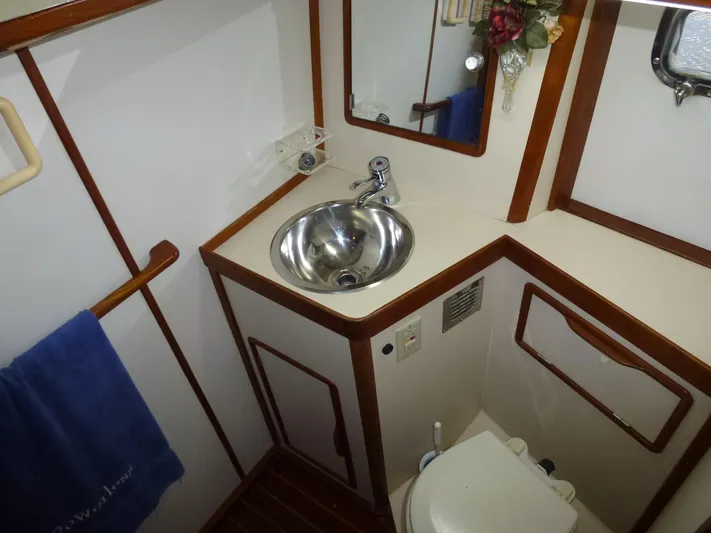 Powerless Yacht Photos Pics 