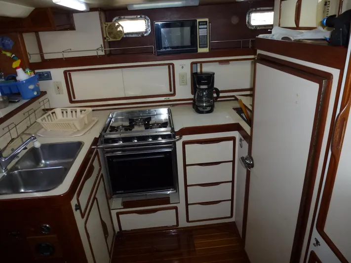 Powerless Yacht Photos Pics 