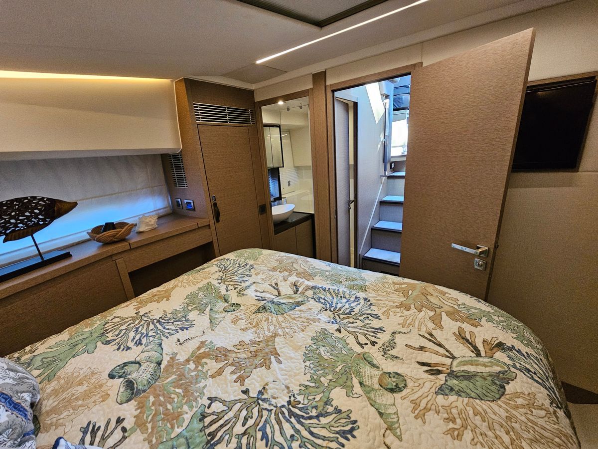 2018 Prestige 46 