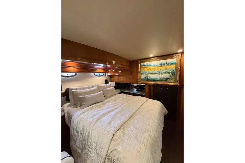  Yacht Photos Pics Luxurious bedroom in 2002 Carver 570 Voyager Pilothouse yacht with elegant decor.