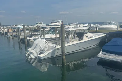 Pursuit S 358 Sport