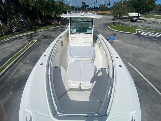 2010 Boston Whaler 370 Outrage