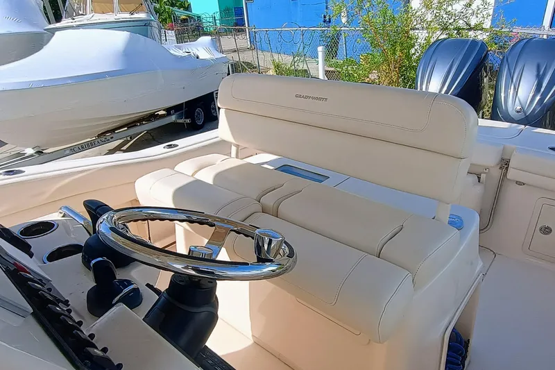 271-508 Brokerage Joe Yacht Photos Pics 2023 Grady-White Canyon 271 boat interior with steering wheel and seating.