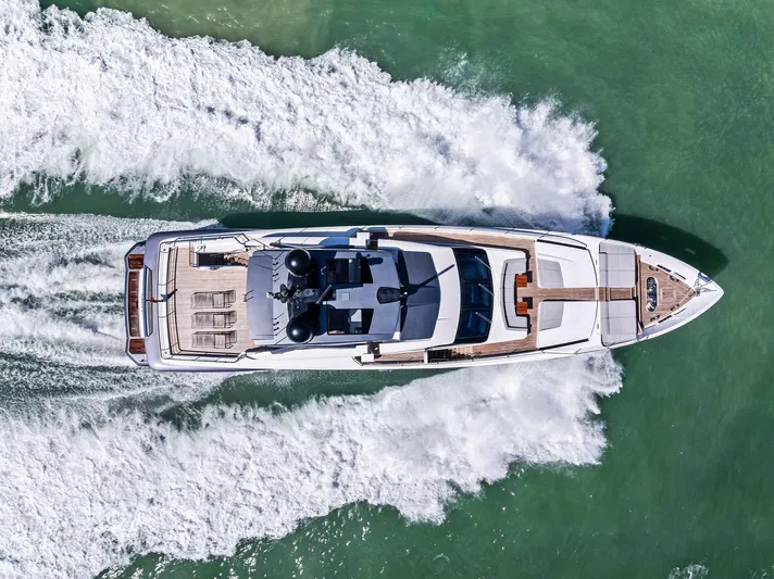 Isla Yacht Photos Pics 