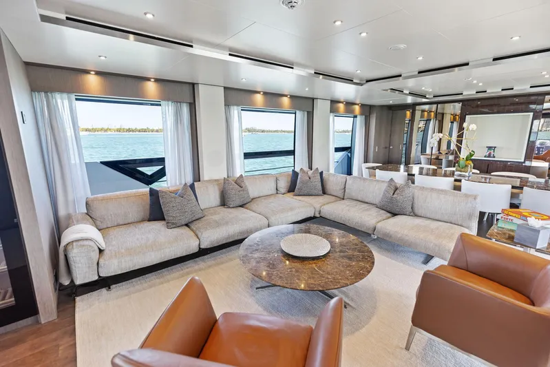 Isla Yacht Photos Pics 