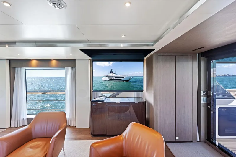 Isla Yacht Photos Pics 