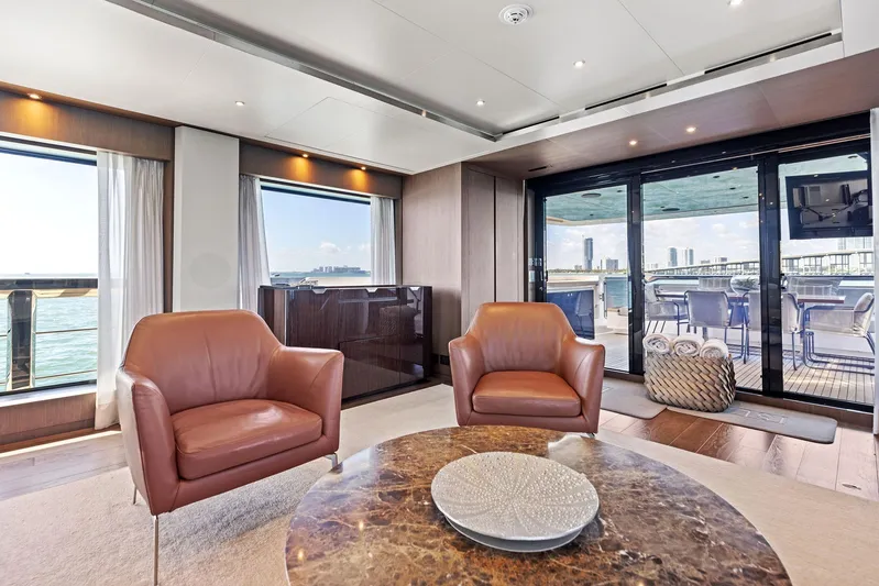 Isla Yacht Photos Pics 