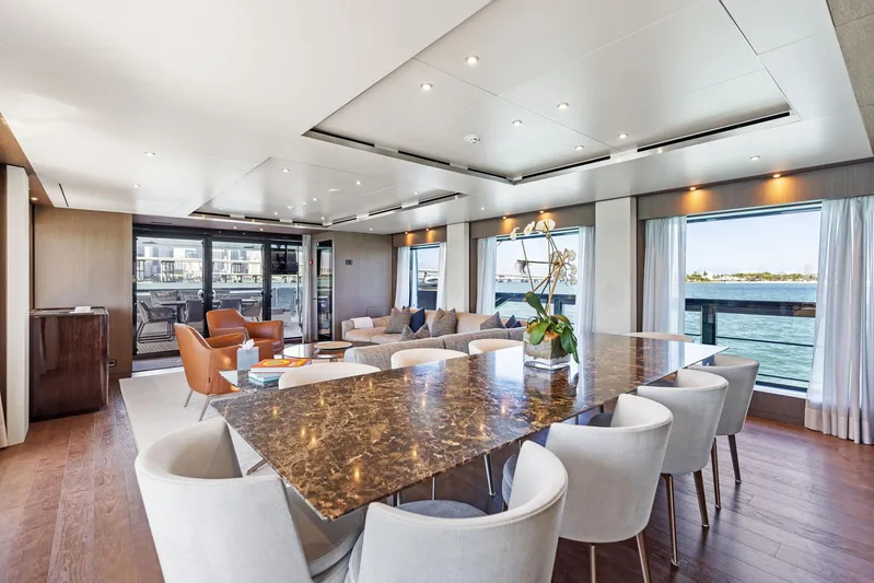 Isla Yacht Photos Pics 