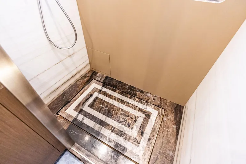 Isla Yacht Photos Pics 