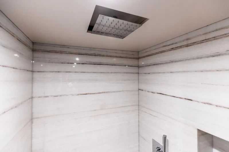 Isla Yacht Photos Pics 