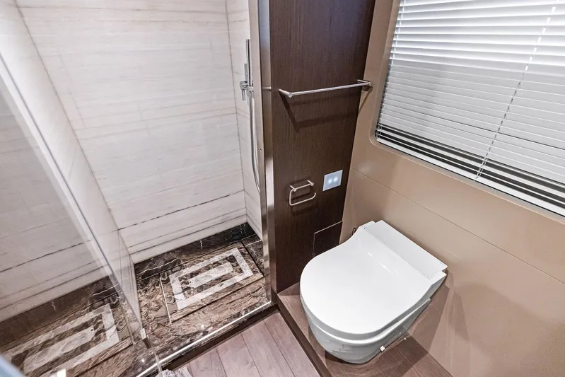 Isla Yacht Photos Pics 