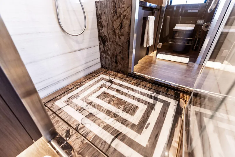 Isla Yacht Photos Pics 