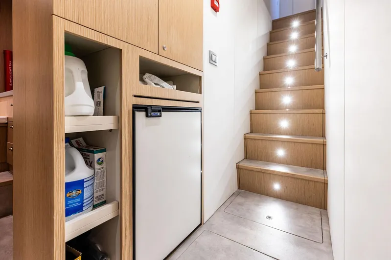 Isla Yacht Photos Pics 