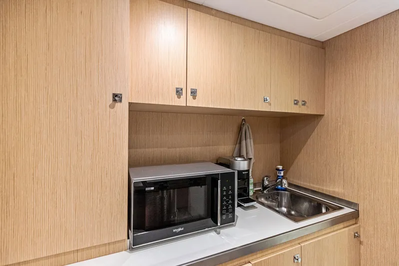 Isla Yacht Photos Pics 