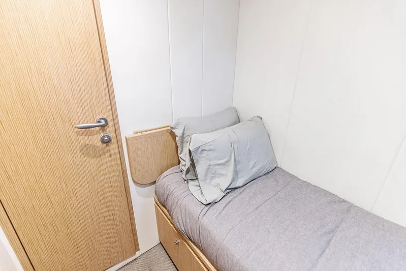 Isla Yacht Photos Pics 