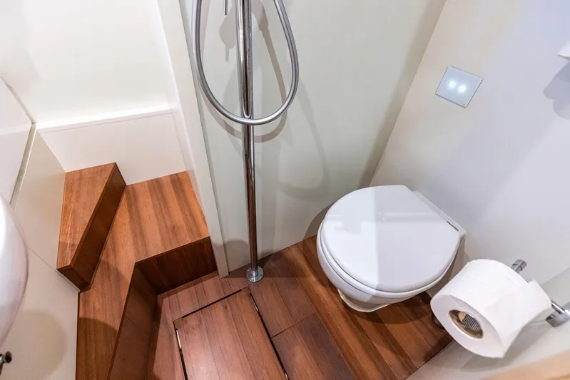 Isla Yacht Photos Pics 