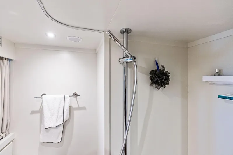 Isla Yacht Photos Pics 