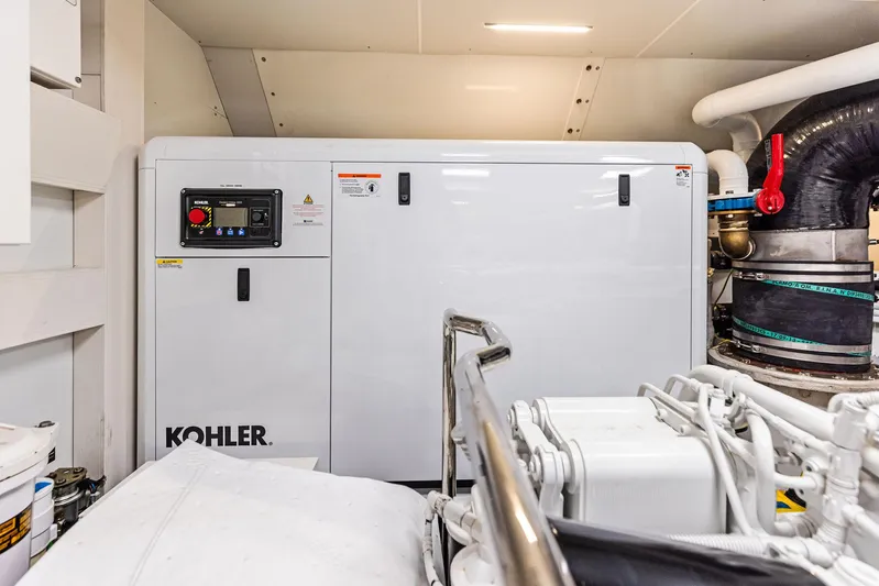 Isla Yacht Photos Pics 