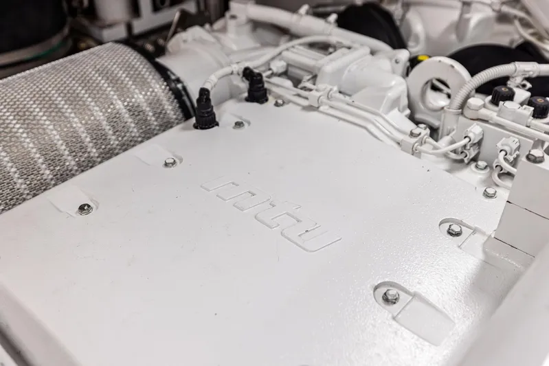 Isla Yacht Photos Pics 