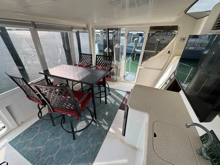 Nauti Boxer Yacht Photos Pics 8 2003 Silverton 453 Aft Sundeck Facing Port