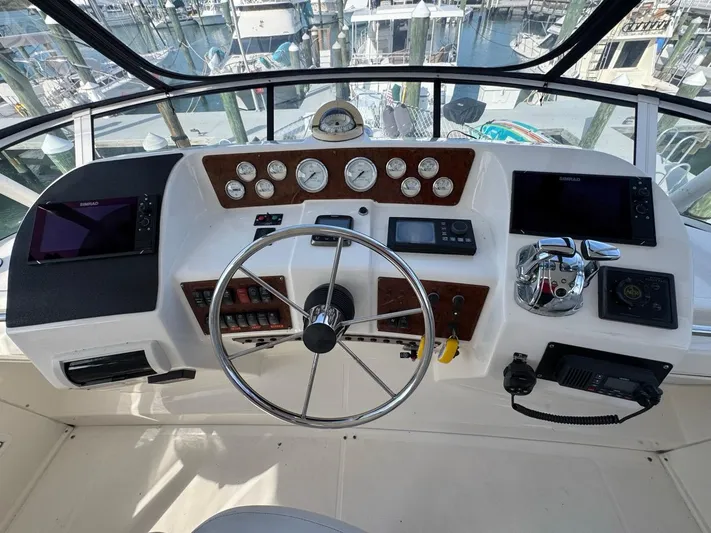 Nauti Boxer Yacht Photos Pics 14 2003 Silverton 453 Helm